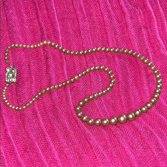 Vintage Jewelry - Elegant Gold Pearl Necklace 7  1/2” Vintage